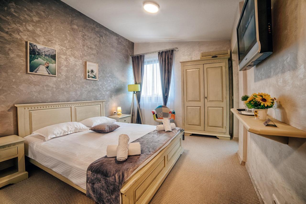 Casa Vatra Radauti Hostel Eksteriør bilde